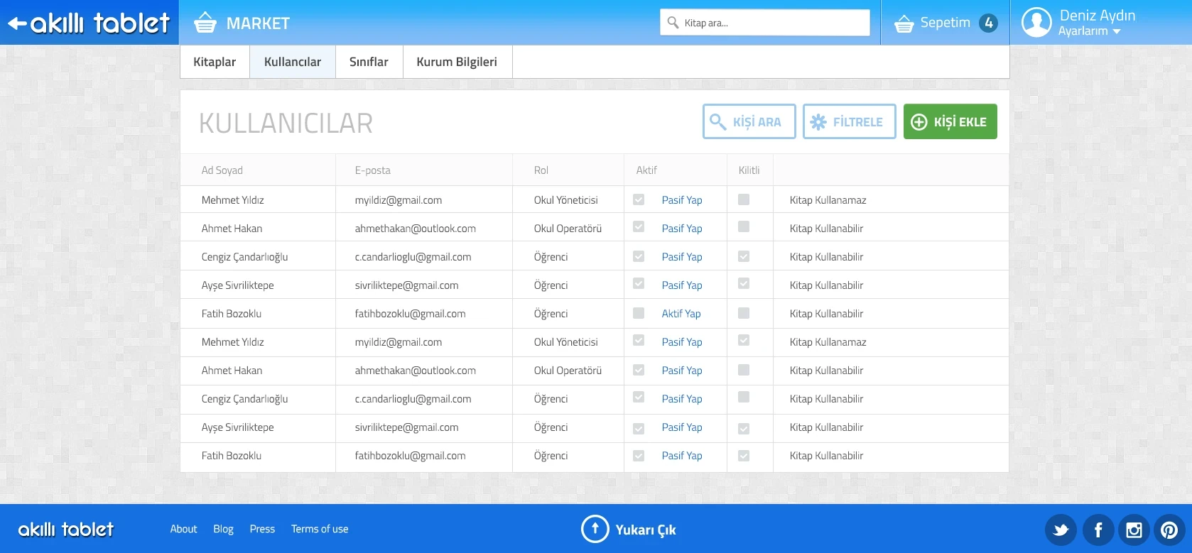 Management screen combining the user list and add-user actions.